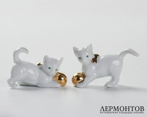 Статуэтка «Котёнок с золотым мячом». Фарфор, Metzler & Ortloff, Германия, 1950–1970-е годы