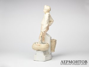 Статуэтка-ваза «Юноша». Фаянс, Schauer, Вена, Австрия, начало XX века