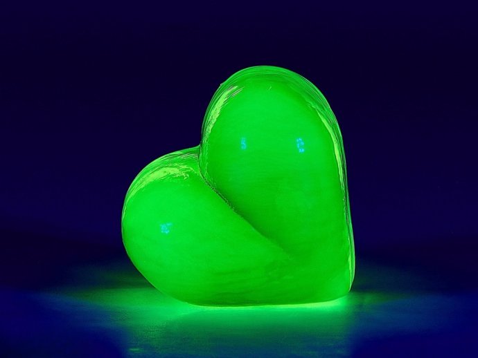 Статуэтка «Сердце». Урановое стекло, Чехия