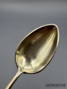 Чайная ложка с птичкой на ветке. Серебро 84 пробы, эмаль по скани, П. Милюков, Россия, 1880-е годы