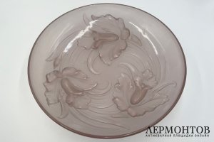 Блюдо в стиле Ар Деко с декором в виде цветов. Франция, фирма Верлис, 1930-1940-е гг. Стекло.
