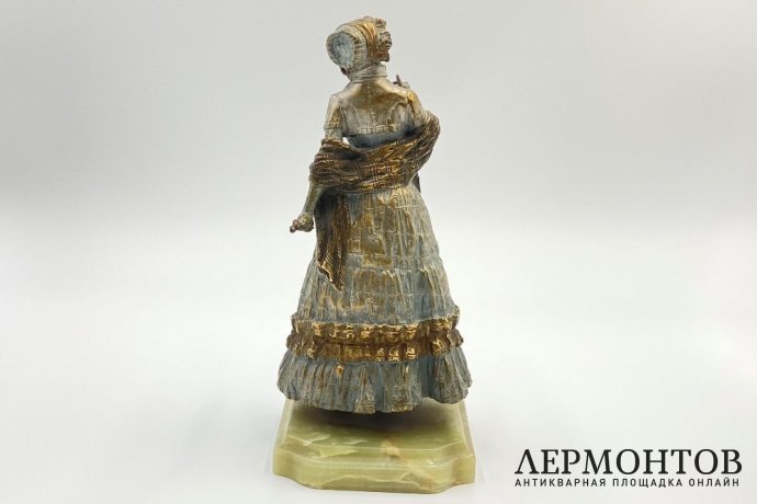 Скульптура Девушка на прогулке. Франция, Париж, 1910-1920-е гг. Бронза, кость.