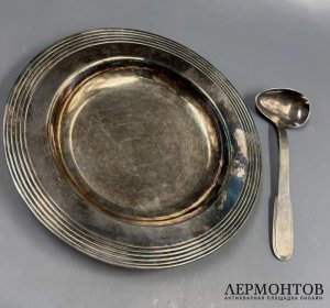 Детский набор: тарелочка и ложечка. Металл, серебрение, Christofle, Франция, конец 19 — начало 20 века