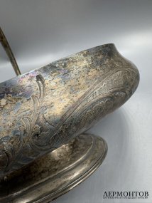 Ваза-сухарница с крышкой и рокальным декором. Серебро 84 пробы, золочение, Т. Рычагов, Россия, 1880–1890 годы