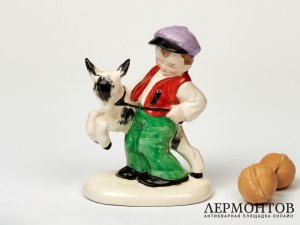 Статуэтка «Мальчик с козлёнком». Фарфор, Sitzendorf, Германия, середина XX века