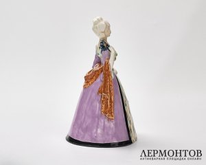 Статуэтка «Дама с платком». Майолика, Graniton, Чехословакия, 1920-е годы