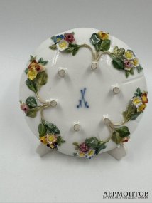 Кофейная пара с лепными розами. Фарфор, роспись, золочение, Meissen, Германия, 19 век