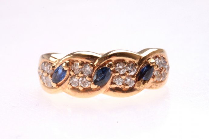 Кольцо с бриллиантами и сапфирами. Золото 585 пробы.