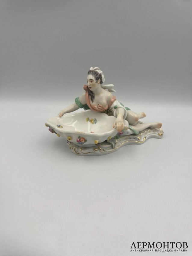 Ваза для сладостей с фигурой девушки. Фарфор, роспись, лепка, Meissen, Германия, конец 19 — начало 20 века