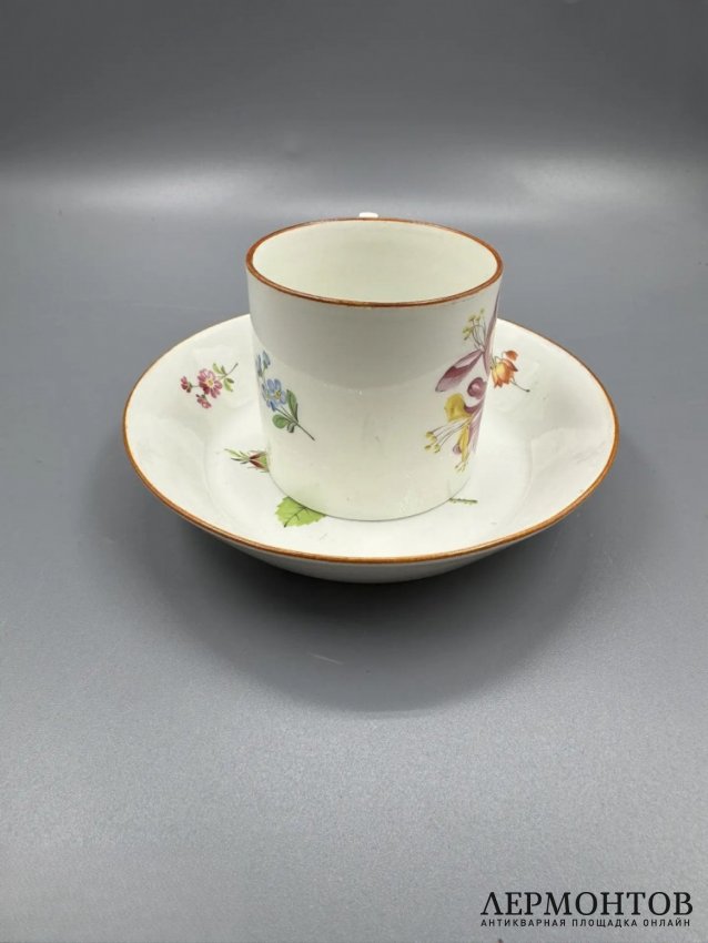 Кофейная пара с розовым цветком. Фарфор, роспись, Meissen (период Марколини), Германия, 1774–1814 годы