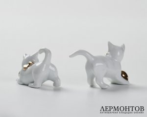 Статуэтка «Котёнок с золотым мячом». Фарфор, Metzler & Ortloff, Германия, 1950–1970-е годы
