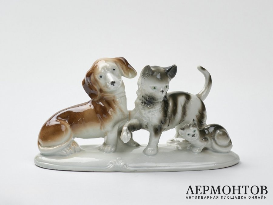 Статуэтка «Такса, кошка и котёнок». Фарфор, Lippelsdorf, Германия, 1951–1974 годы