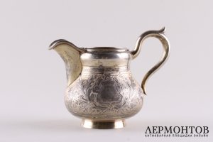 Сливочник в технике гильоше. Серебро 84 пробы, золочение. Россия, 1886 год.