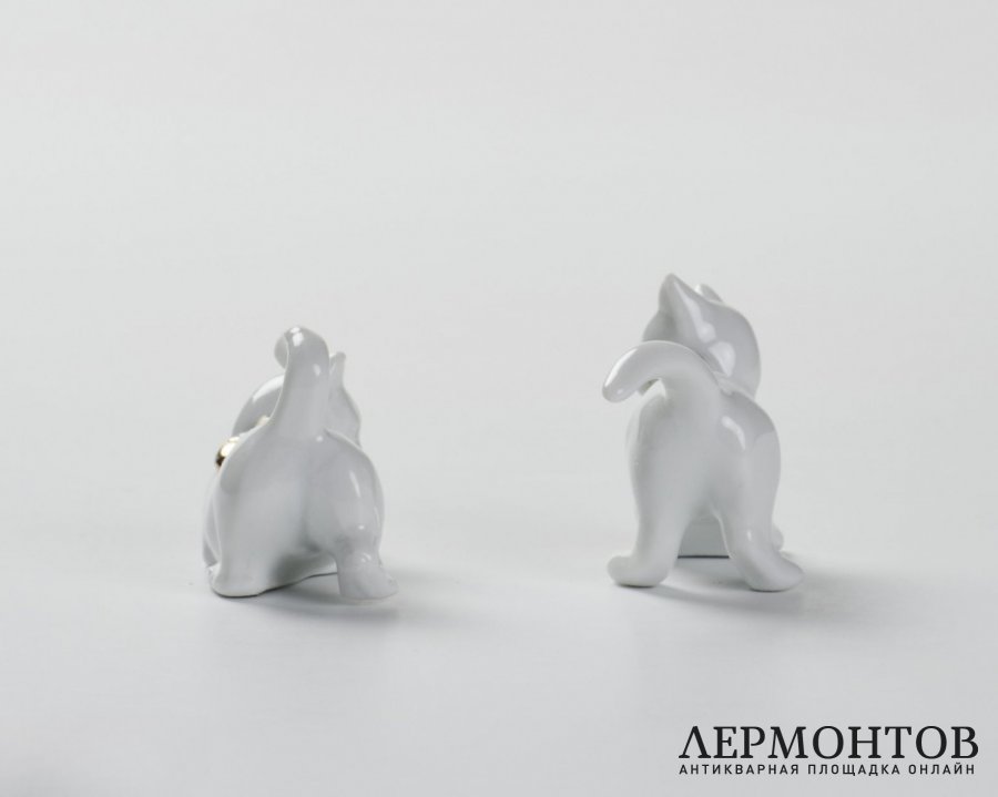 Статуэтка «Котёнок с золотым мячом». Фарфор, Metzler & Ortloff, Германия, 1950–1970-е годы