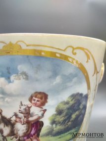 Кашпо «Девочка и козы». Фарфор, живопись, золочение, Западная Европа, конец 19 века