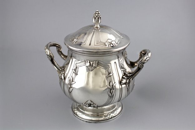 СЕРЕБРЯНАЯ САХАРНИЦА. OLIVER CARON. СЕРЕБРО 950 ПРОБЫ. ФРАНЦИЯ, 1900-Е ГГ.