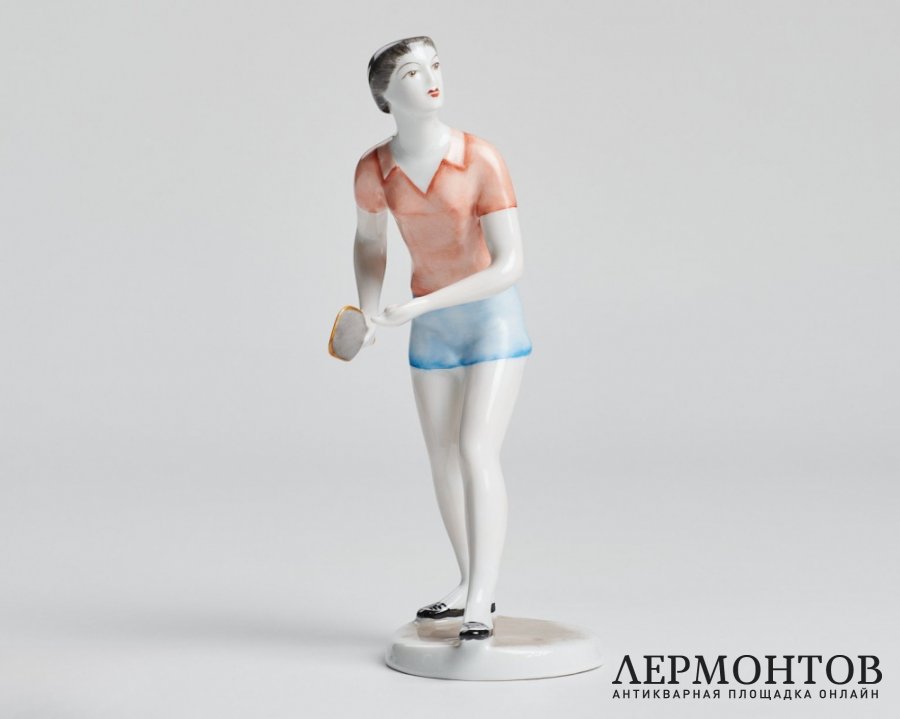 Статуэтка «Игрок в пинг-понг». Фарфор, Hollóháza, Венгрия, 1960–1970-е годы
