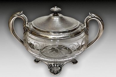 Сахарница в технике гильоше. Серебро 950 пробы, стекло. Франция, нач. XX в.