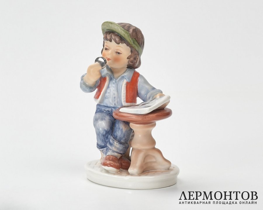 Статуэтка «Юный нумизмат». Фарфор, Goebel, Германия, 1979–1990 годы