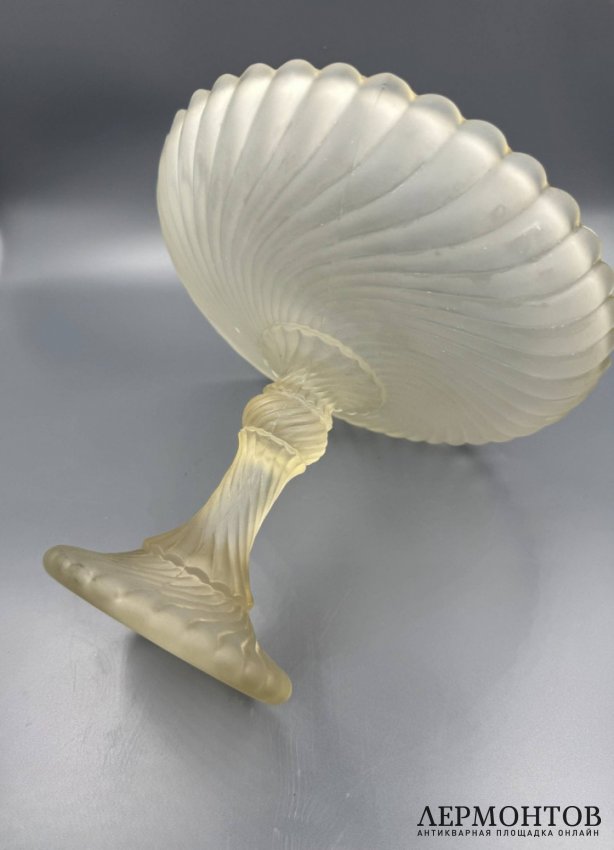 Витая ваза для фруктов. Матовое стекло, Россия, начало 20 века
