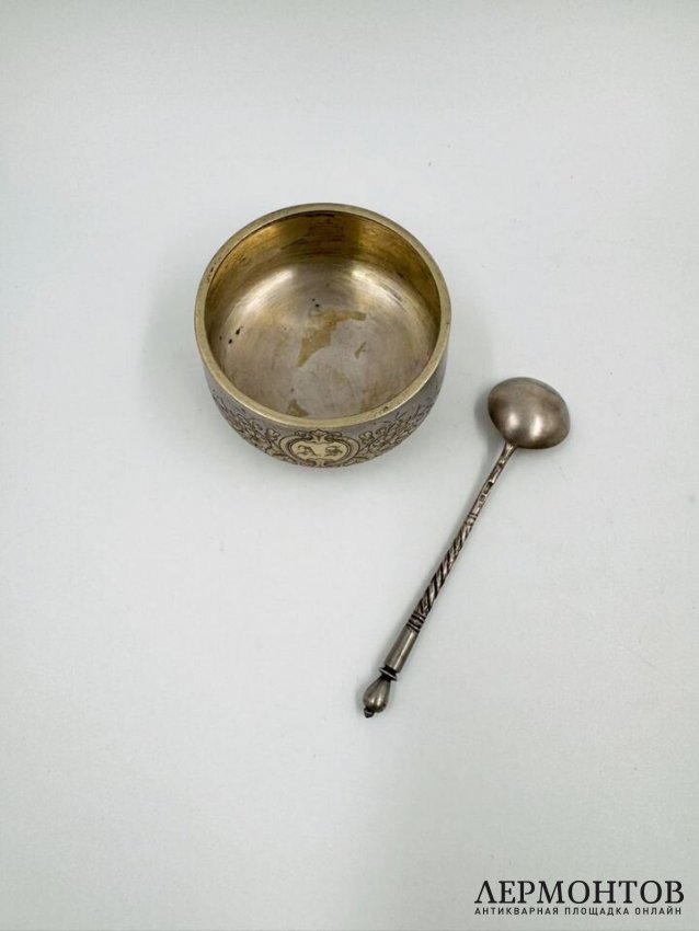 Солонка с ложечкой. Серебро 84 пробы, золочение, Г. Сбитнев, Россия, 1895 год