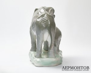 Статуэтка «Слониха и слоненок». Фарфор, Amphora, Чехословакия