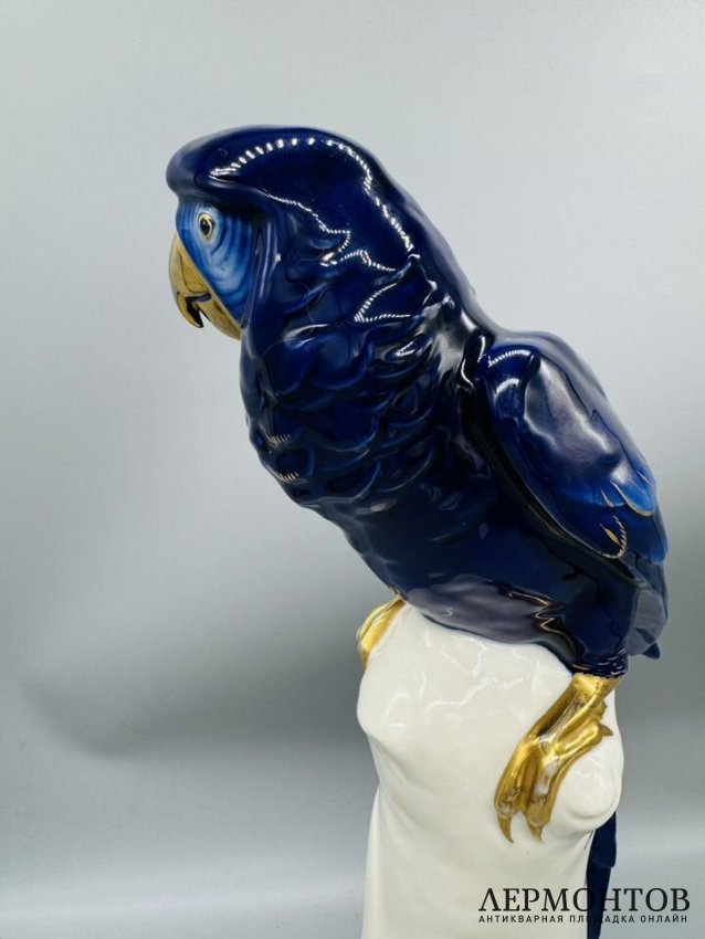 Статуэтка «Синий ара». Фарфор, роспись, Volkstedt, Германия, 1900–1936 годы