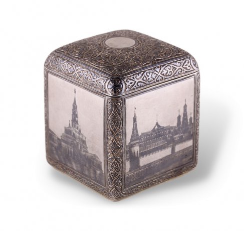 Чайница с видами Москвы. Василий Семенов. Серебро 88 пр., чернь. Россия, 1888 год.