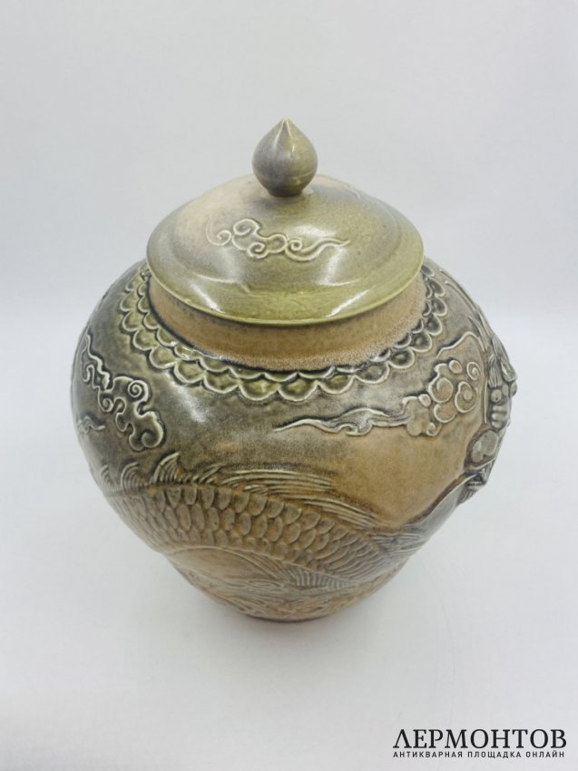 Ваза с крышкой «Дракон». Керамика, КНДР, 1950–1970 годы
