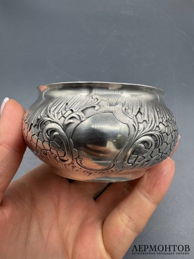 Солонка с рокальным декором. Серебро 84 пробы, А. Локин, Россия, 1896 год
