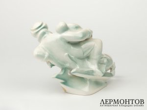 Статуэтка «Дети на санках». Jinokera Keramia, Чехословакия, 1960–1970 годы