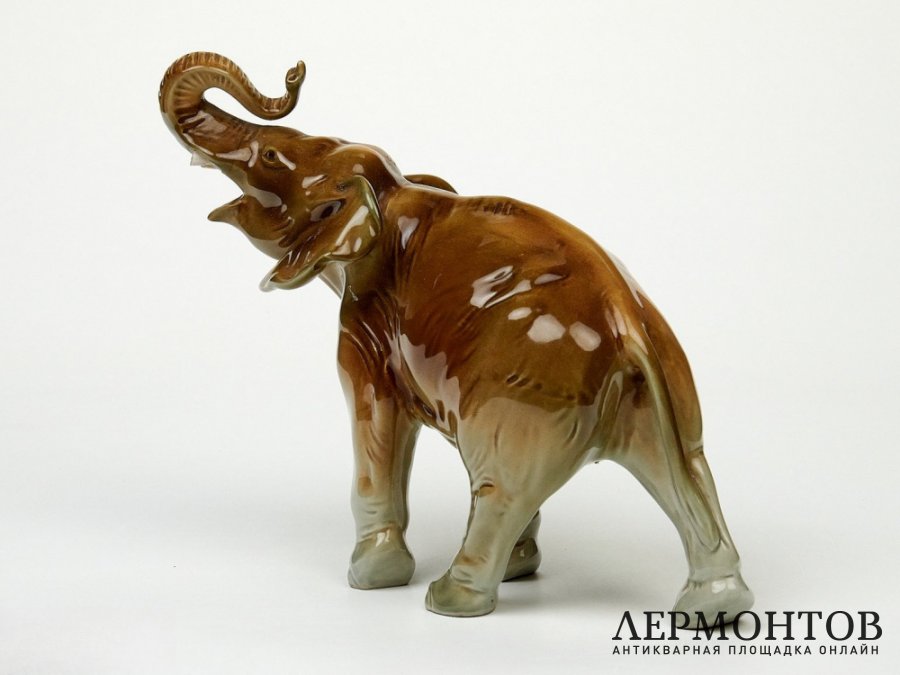 Статуэтка «Слон». Фарфор, Royal Dux, Чехословакия, 1950-е годы