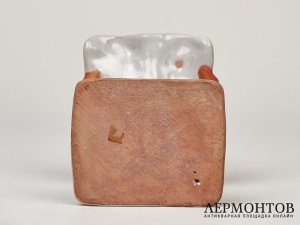 Статуэтка «Еж с газетой». Керамика, Венгрия, 1950 год