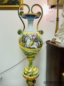 Парадная ваза-амфора на постаменте. Фаянс, роспись, Montelupo Fiorentino, Италия, середина 20 века