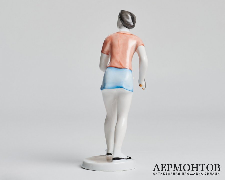 Статуэтка «Игрок в пинг-понг». Фарфор, Hollóháza, Венгрия, 1960–1970-е годы