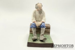Статуэтка Старик на завалинке. Россия, Ф. Гарднер, 19 век. Бисквитный фарфор.