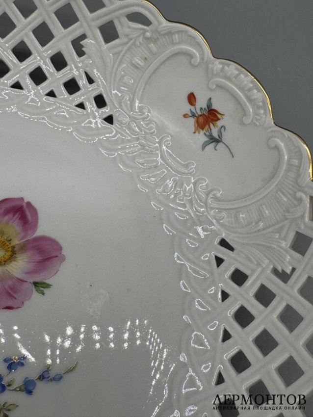 Блюдо с прорезным декором и цветами. Фарфор, роспись, Meissen, Германия, 20 век