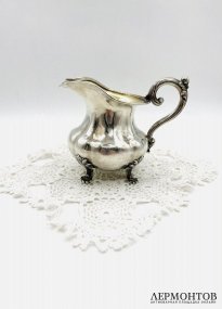 Сливочник на фигурных ножках. Серебро 84 пробы, золочение, мастер ВВ, Россия, 1851 год