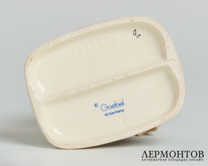 Статуэтка «Гном-футболист Берт». Фарфор, Goebel, Германия, 1979–1987 годы