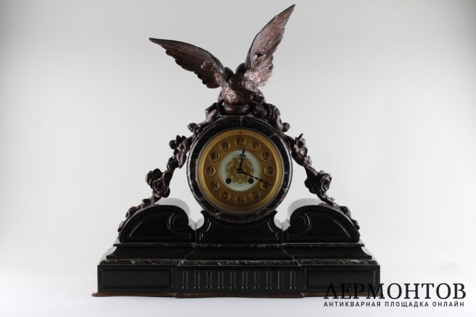 Часы каминные с фигурой орла. Германия, первая половина ХХ века.