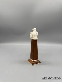 Статуэтка «Стервятник с бубном». Кость, резьба, современная работа