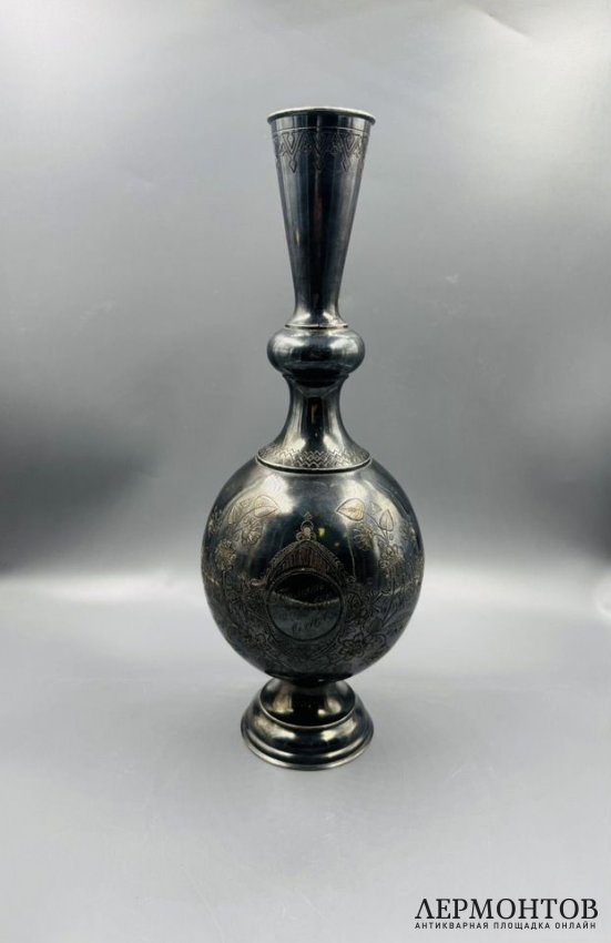 Штоф с букетами цветов. Серебро 84 пробы, Россия, 1895 год