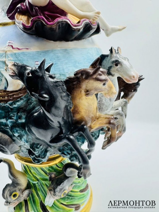 Кувшин «Вода» из серии «Четыре стихии». Фарфор, роспись, золочение, Meissen, скульптор И. И. Кендлер, Германия, 2-я половина 19 века