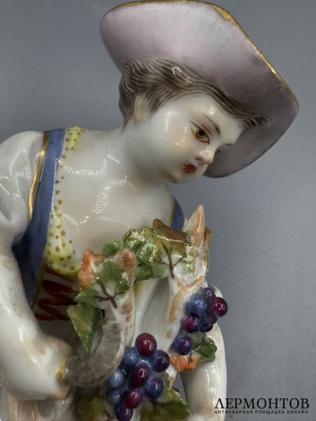Статуэтка «Девушка собирает виноград». Фарфор, роспись, Meissen, Германия, начало 20 века