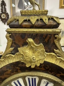 Каминные часы в стиле буль с трубящим амуром. Бронза, черепаховый панцирь, Japy Frères, Франция, 1880–1890 годы