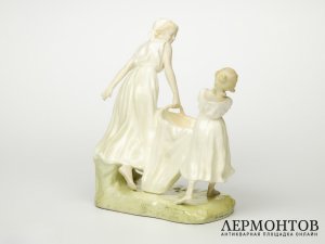 Статуэтка-ваза «Юная помощница мамы». Goldscheider, Австрия, 1905 год