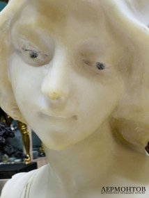 Бюст юной девушки в стиле ар-нуво. Мрамор, латунь, Франция, 19 век