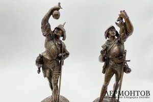 Скульптуры Охотники с добычей. Франция, Париж, кон. 19 в. Бронза, мрамор.