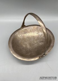 Ваза для конфет с видом города в резерве. Серебро 84 пробы, Россия, 1891 год