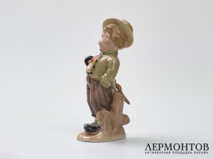 Статуэтка «Мальчик в шляпе». Фарфор, Wagner & Apel, серия Bertram, Германия, 1930–194